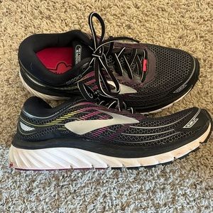 Woman’s Brooks Glycerin 15 Black Running Shoes Size 7.5 1202471B088